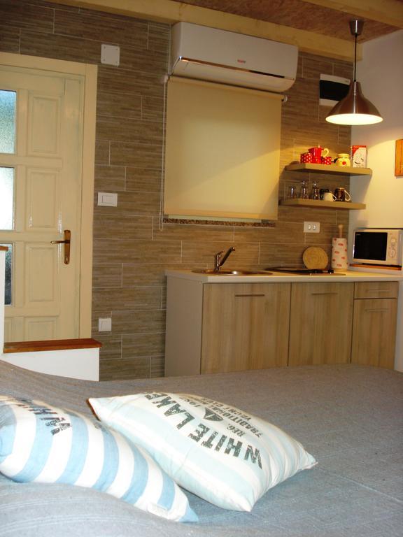 Studio Apartment Md Roč Exteriör bild