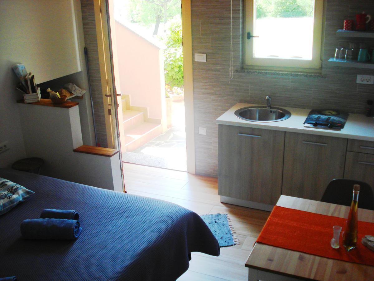 Studio Apartment Md Roč Exteriör bild