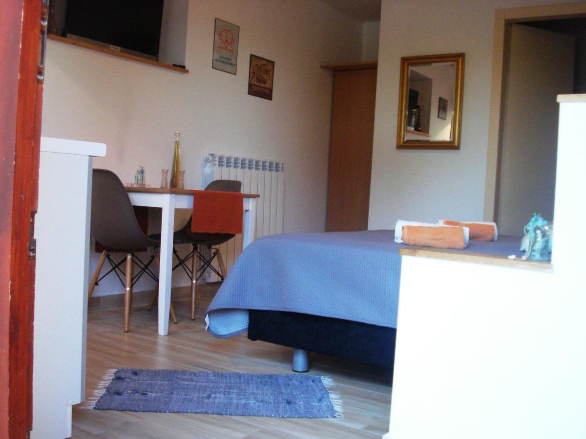 Studio Apartment Md Roč Exteriör bild