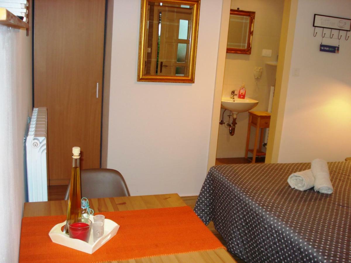 Studio Apartment Md Roč Exteriör bild